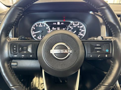 Used 2024 Nissan Pathfinder SL FWD image 25