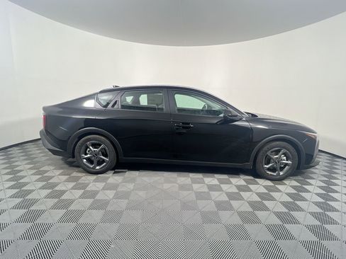 New 2025 Kia K4 LXS image 2