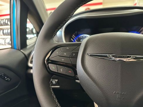 New 2026 Chrysler Pacifica Select w/ S Appearance Package FWD image 17