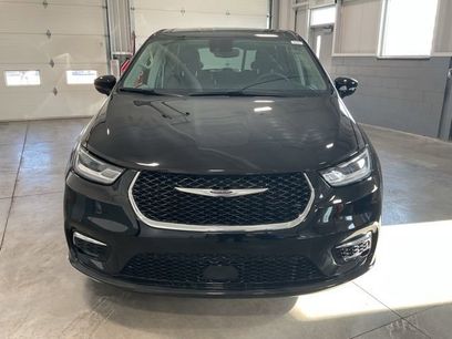 Used 2024 Chrysler Pacifica Touring-L