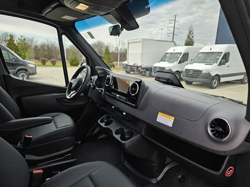 New 2025 Mercedes-Benz Sprinter 2500 image 17