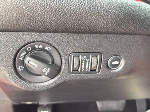 Used 2016 Dodge Challenger R/T image 33