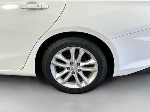 Used 2017 Chevrolet Malibu LT FWD image 29