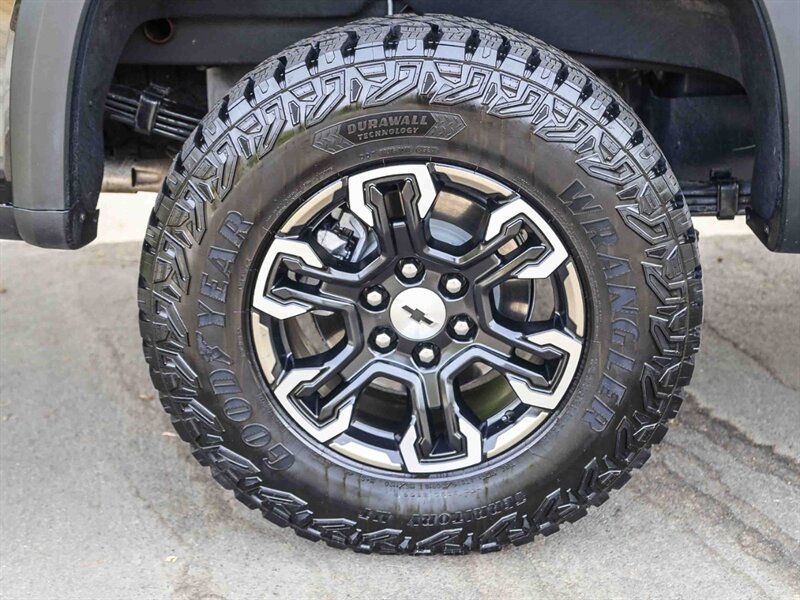 Used 2025 Chevrolet Silverado 1500 ZR2 AWD/4WD image 13