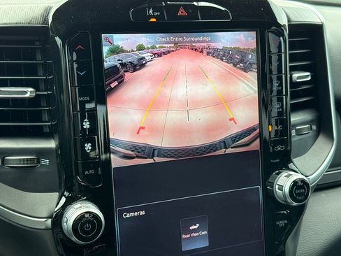 New 2026 RAM 1500 4x4 Crew Cab image 25