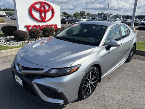 Used 2024 Toyota Camry SE FWD image 10