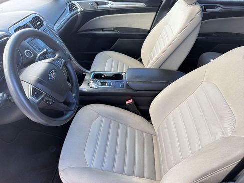 Used 2017 Ford Fusion S FWD image 5