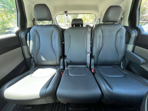 Used 2026 Kia Carnival FWD image 36