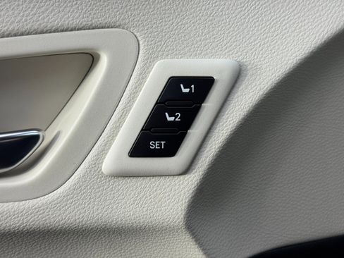 Used 2024 Toyota Sienna Platinum image 18