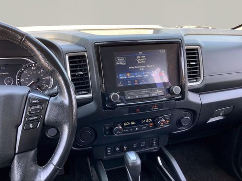 Used 2022 Nissan Frontier SV RWD image 9