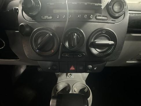 Used 2004 Volkswagen Beetle GLS FWD image 29