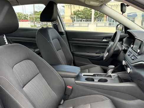Used 2022 Nissan Altima 2.5 S FWD image 17