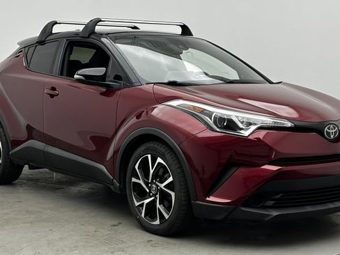 Used 2019 Toyota C-HR XLE image 3
