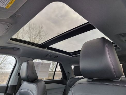 Certified 2023 Ford Explorer XLT w/ Equipment Group 202A image 4