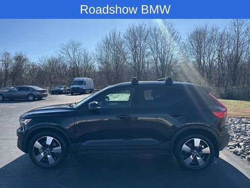 Used 2020 Volvo XC40 T5 Momentum w/ Premium Package image 2