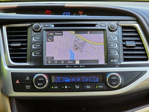 Used 2019 Toyota Highlander XLE AWD/4WD image 22