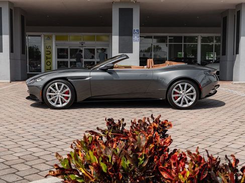 Used 2019 Aston Martin DB11 Volante image 7