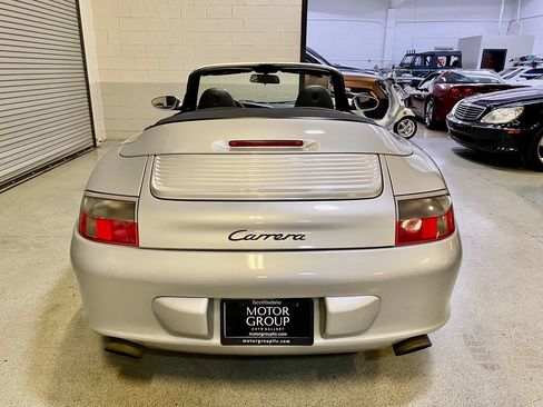 Used 2004 Porsche 911 Carrera RWD image 8