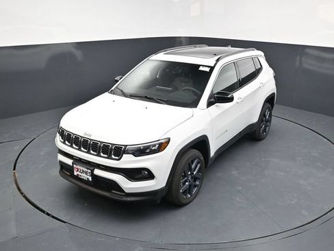 New 2026 Jeep Compass Latitude AWD/4WD image 39
