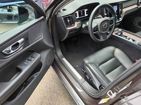 Used 2024 Volvo S60 B5 Plus FWD image 19