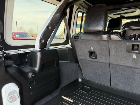 Used 2021 Jeep Wrangler Unlimited Sahara image 21
