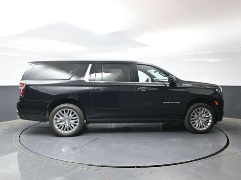 Used 2023 Chevrolet Suburban High Country AWD/4WD image 4
