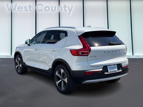 Certified 2025 Volvo XC40 B5 Plus AWD/4WD image 7