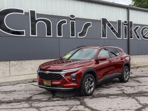 Used 2025 Chevrolet Trax LT w/ LT Convenience Package FWD image 1