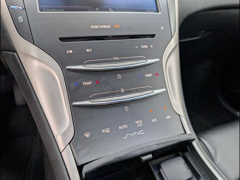 Used 2016 Lincoln MKZ FWD image 12