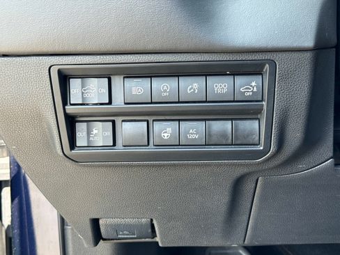 Used 2023 Toyota Tundra Platinum AWD/4WD image 32