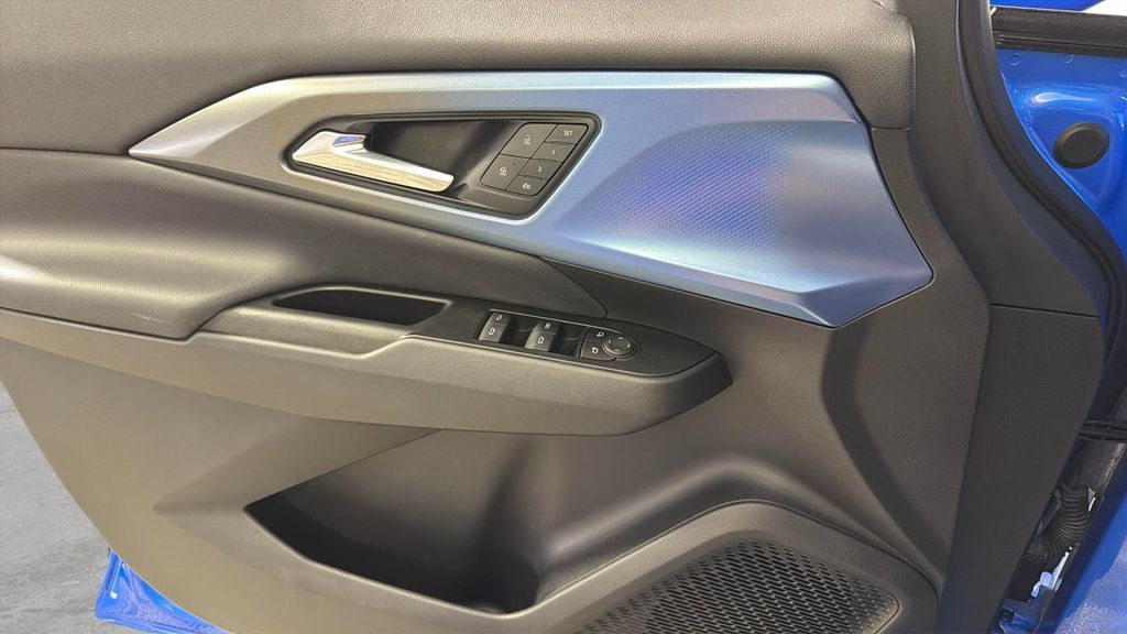 Certified 2025 Chevrolet Equinox EV LT w/ Convenience Package II FWD image 25