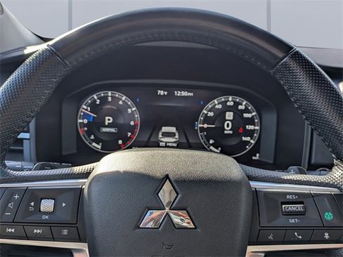 Used 2024 Mitsubishi Outlander FWD image 33