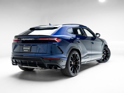 Used 2022 Lamborghini Urus image 4