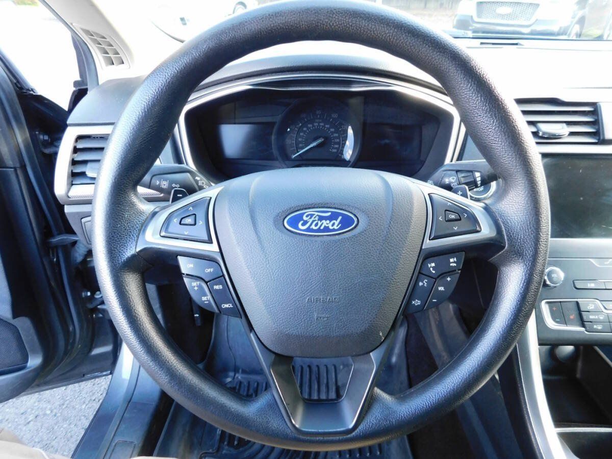Used 2019 Ford Fusion SE AWD/4WD image 9