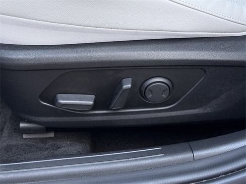 Used 2025 Hyundai Elantra Limited image 25
