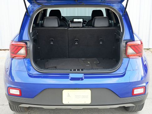 Used 2022 Hyundai Venue Limited w/ Cargo Package image 9