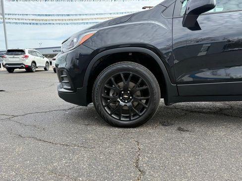 Used 2022 Chevrolet Trax LT w/ Midnight Edition image 24