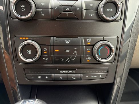 Used 2019 Ford Explorer 4WD w/ Class III Trailer Tow Package image 35