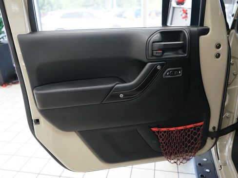 Used 2017 Jeep Wrangler Unlimited Rubicon AWD/4WD image 22
