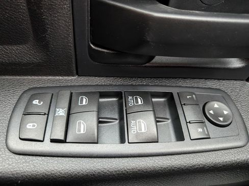 Used 2017 RAM 1500 Express image 36