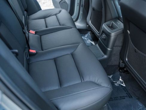 Certified 2025 Volvo XC60 T8 Plus w/ Protection Package Premier image 31