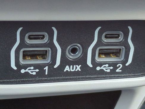 Used 2023 Chrysler Pacifica Touring-L image 21