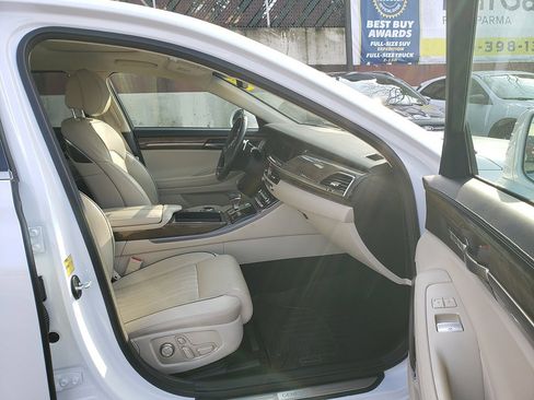 Used 2019 Genesis G90 3.3T Premium image 9