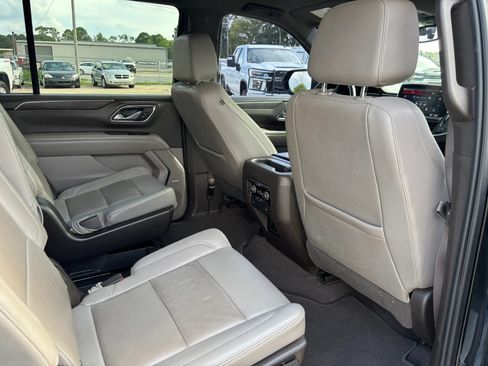 Used 2021 Chevrolet Suburban Z71 w/ Z71 Off-Road Package AWD/4WD image 19