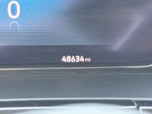 Used 2024 Volkswagen Atlas SE FWD image 19