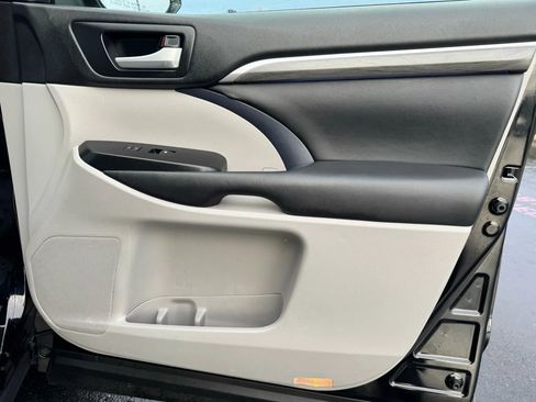 Used 2018 Toyota Highlander Limited image 40