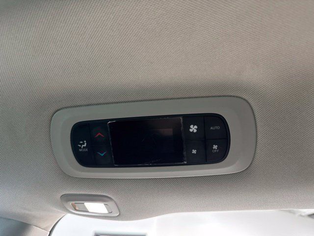 Used 2023 Chrysler Pacifica Limited FWD image 34