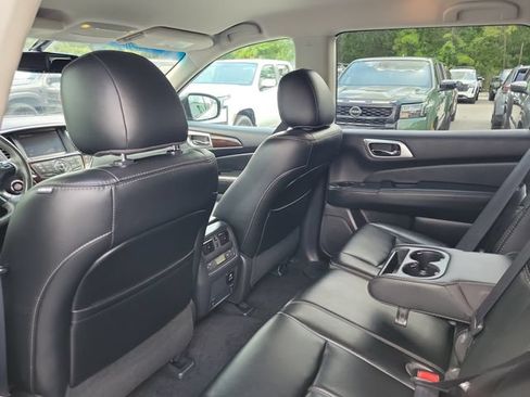 Used 2016 Nissan Pathfinder SL w/ SL Tech Package FWD image 12