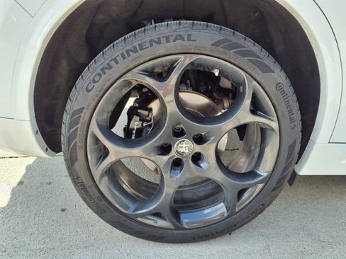 Used 2023 Alfa Romeo Stelvio Estrema image 8