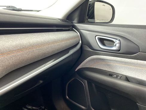 Used 2022 Jeep Compass Sport image 22